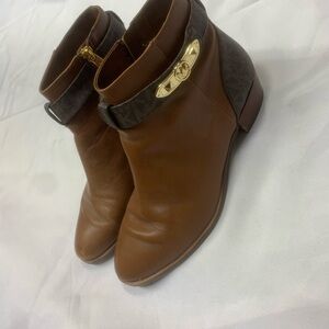 Michael Kors / Leather Ankle Boots / Size 6